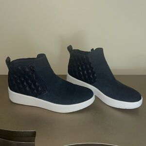 Collection by Clarks Cushion Feel Blue Layton Zip Size 9